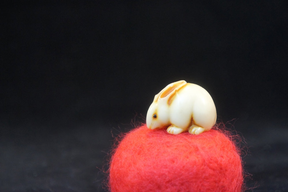 white rabbit netsuke