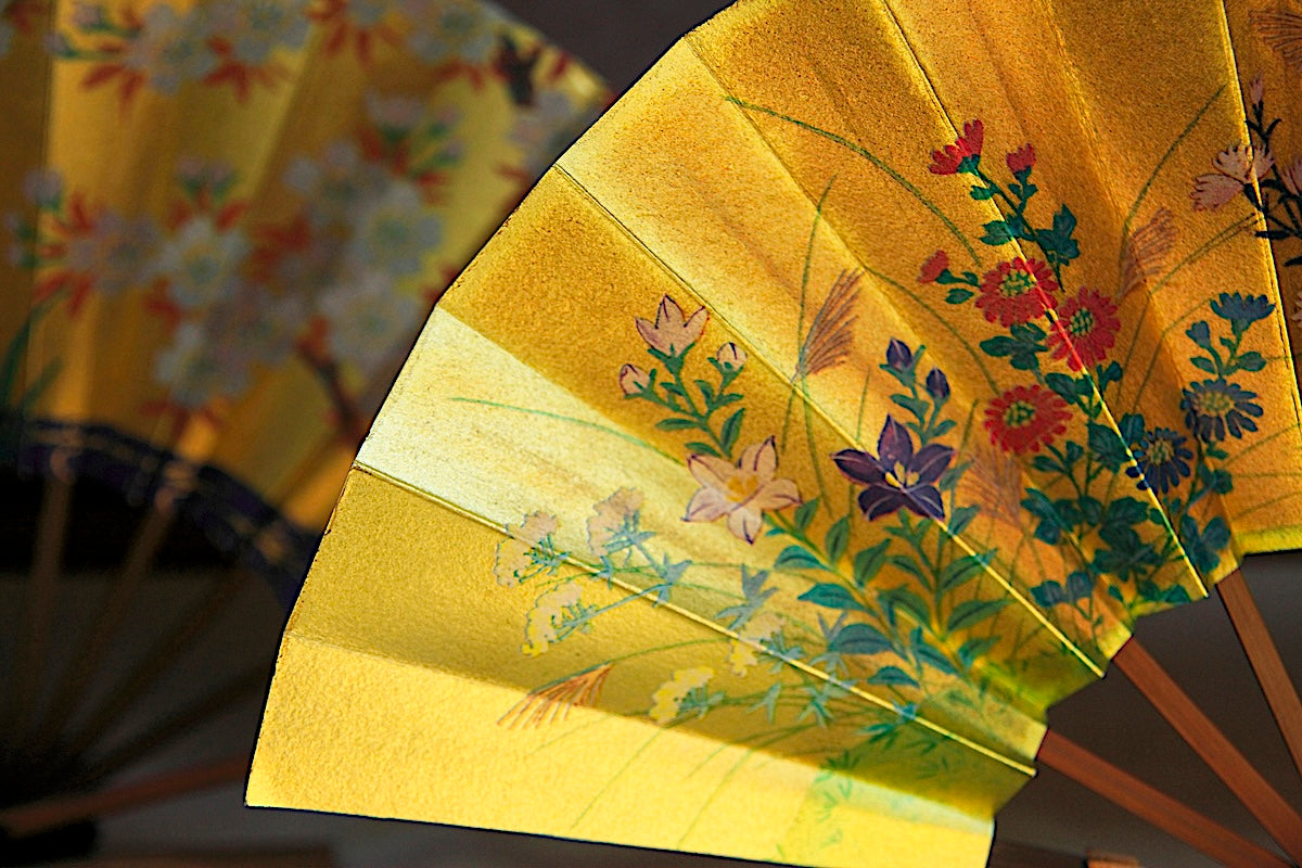 gold sensu with flowers