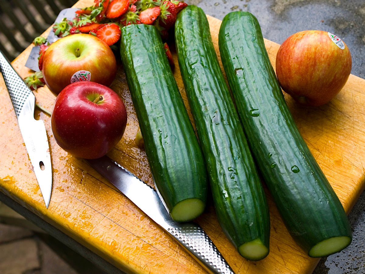 petty knives with vegetables and fruit